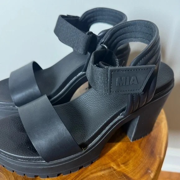 MIA Ivelisse Black Malta Chunky Platform Heel Sandal 6.5 - Picture 3 of 9
